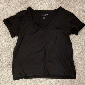 American Eagle v neck shirt